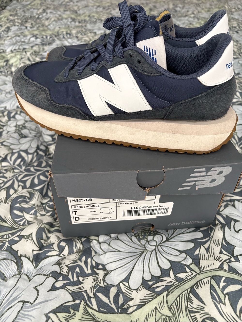 New Balance Men’s Navy Blue and White Retro Runner Sneakers